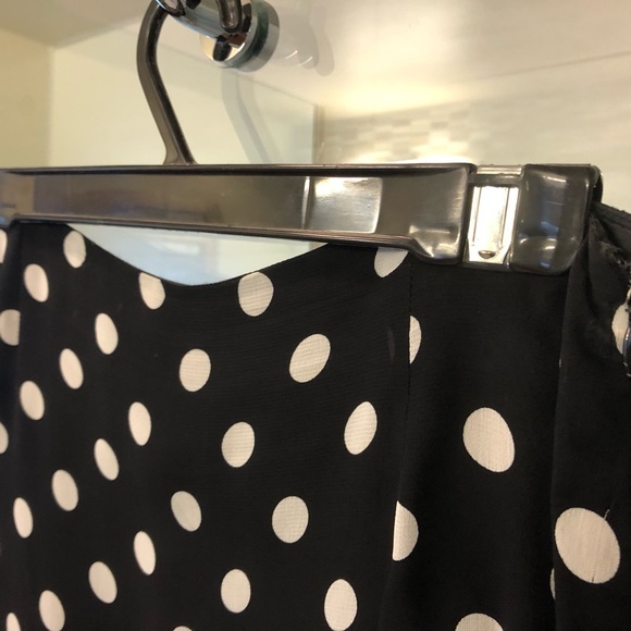 2-piece black and white In Wear top and skirt. Sizes 12 & 10. - Picture 8 of 12